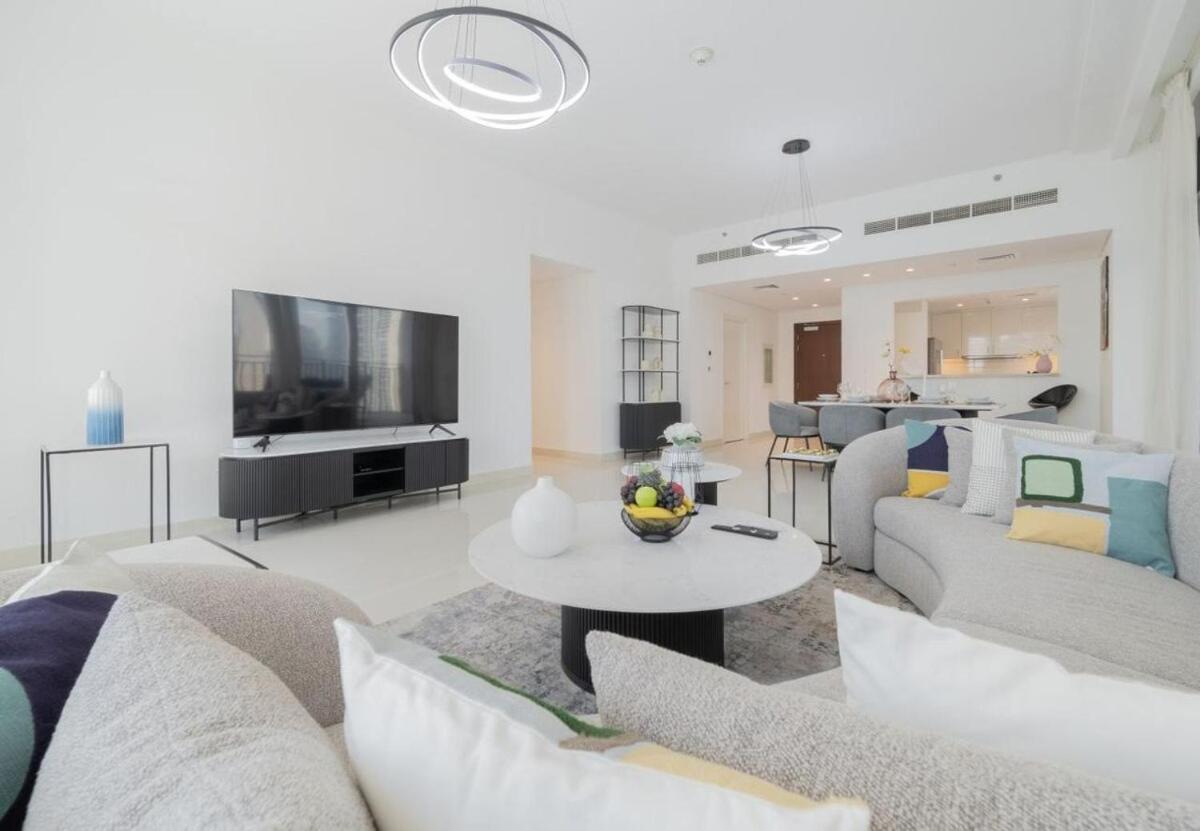 Luxury 3br Downtown Retreat , Walk To Mall Apartment