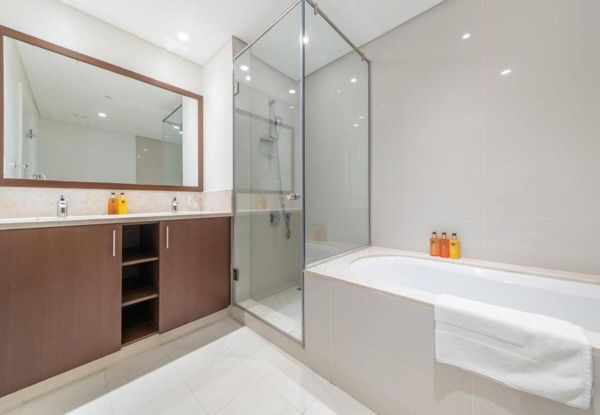 Luxury 3br Downtown Retreat , Walk To Mall *