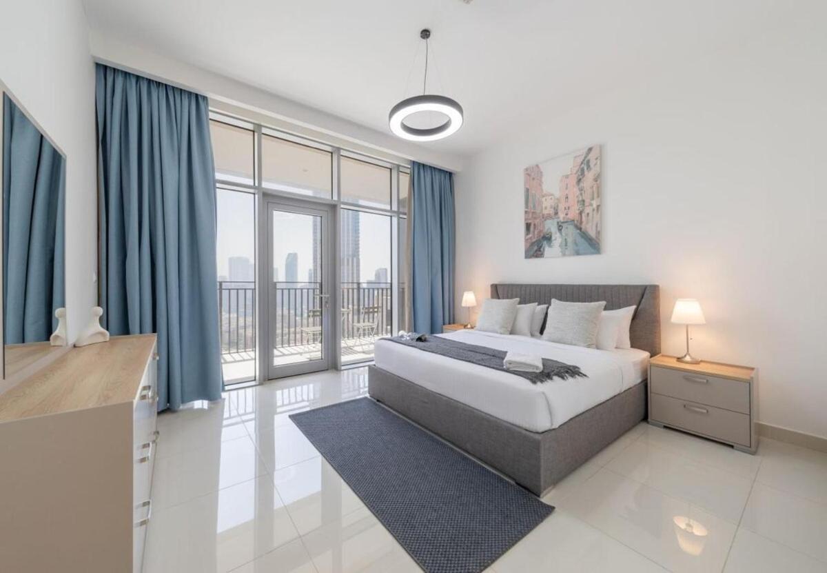 Luxury 3br Downtown Retreat , Walk To Mall Apartment Dubai