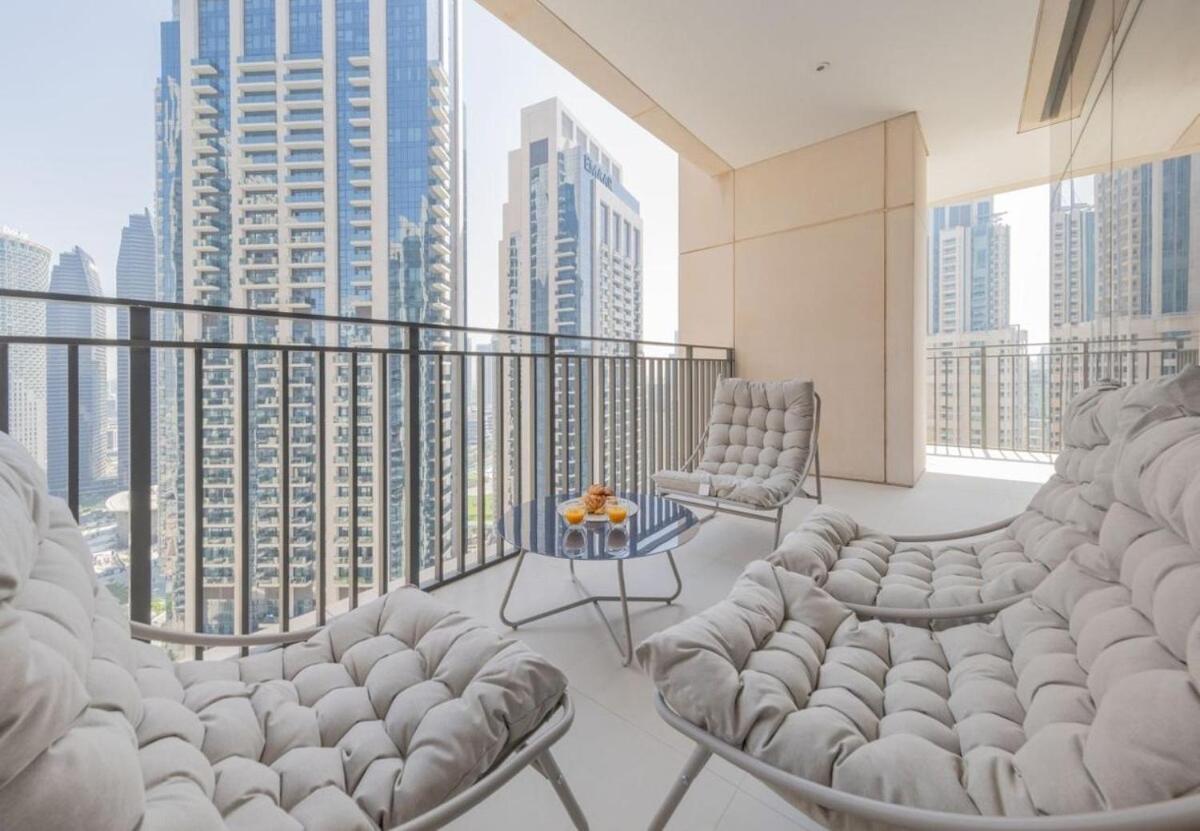 Luxury 3br Downtown Retreat , Walk To Mall Apartment