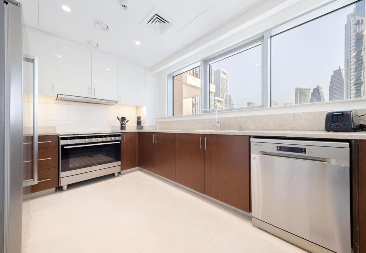 Apartment Luxury 3br Downtown Retreat , Walk To Mall Dubai