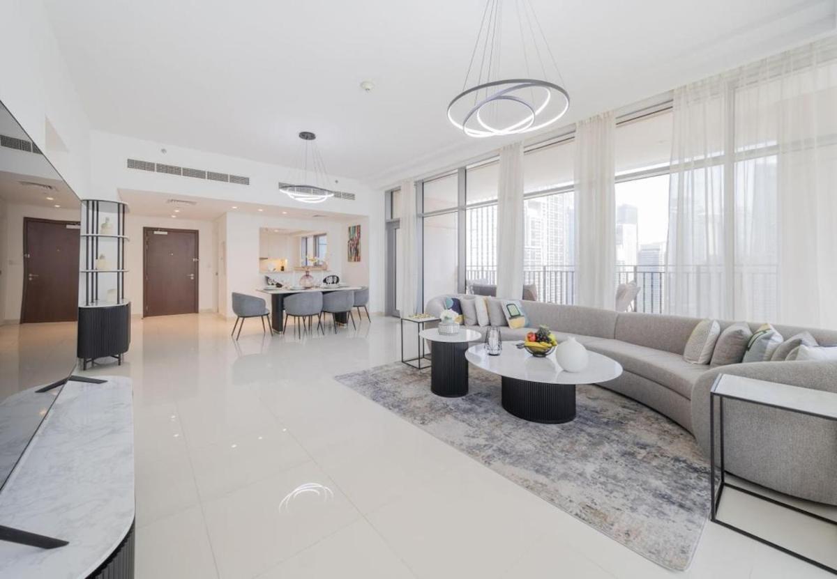 Luxury 3br Downtown Retreat , Walk To Mall Apartment