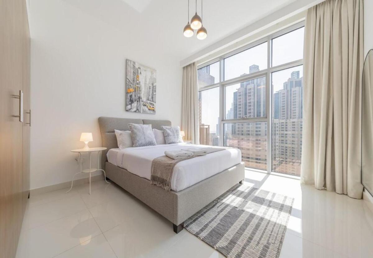 Luxury 3br Downtown Retreat , Walk To Mall Apartment *